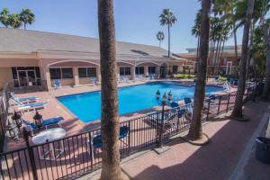 Bazén v ubytování La Copa Hotel nebo v jeho okolí