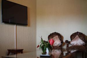 TV a/nebo společenská místnost v ubytování Fini Hotel Bobende