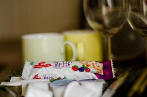 a table with a glass of wine and a bag of chips at Posti 19 Apartment in Haapsalu