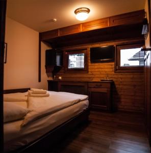 Een bed of bedden in een kamer bij Boat Hotel Matylda