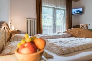 A bed or beds in a room at Pension Bäuerle
