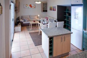 a kitchen with a counter and a living room at Beachfront apartment in paradise in San Andrés