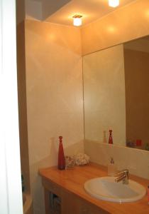 Bilik mandi di Notte Apartman