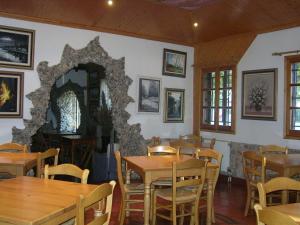 Reštaurácia alebo iné gastronomické zariadenie v ubytovaní Picon del Conde
