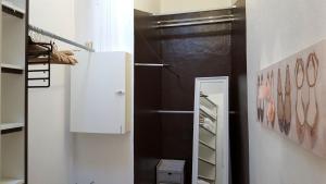 vestidor con nevera y espejo en Cannes,croisette,palais des festivals,plages, en Cannes