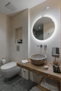 
Ein Badezimmer in der Unterkunft Caschu Alp Boutique Design Hotel Stoos
