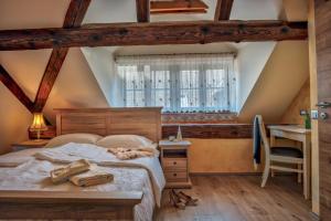 Кровать или кровати в номере Hiša Linhart, Hotel & Restaurant