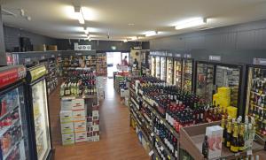 Supermarket nebo jiné obchody v  motelu nebo okolí