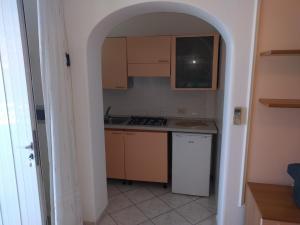 Residence Giardino del Sole的厨房或小厨房