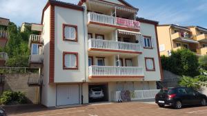 Budova, v ktorej sa apartmán nachádza