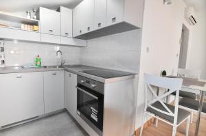 Kuchyňa alebo kuchynka v ubytovaní Apartment Helen