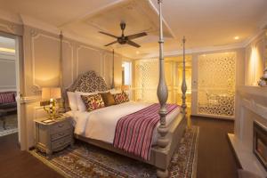Voodi või voodid majutusasutuse Fragrant Nature Munnar - A Five Star Classified Hotel toas