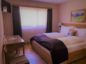 Letto o letti in una camera di Hotel Pizzeria Selva