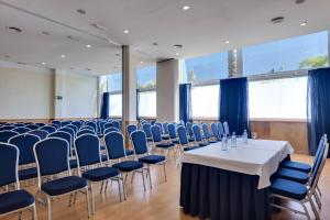 Бизнес-центр и/или конференц-зал в Cabogata Beach Hotel