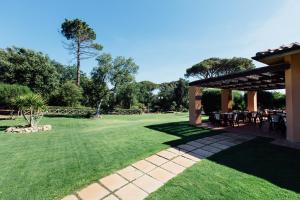 A garden outside Residence Renaione
