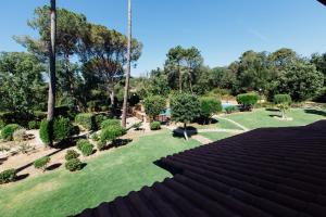 A garden outside Residence Renaione