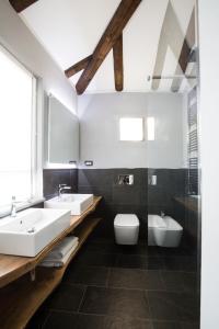 Koupelna v ubytování Villa Barbero Alba Langhe