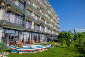 Сад в Hotel Vis