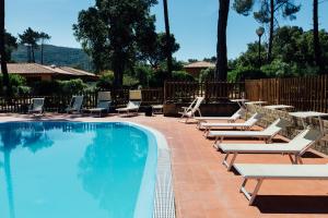 The swimming pool at or close to Residence Renaione