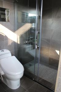 Ένα μπάνιο στο San Yuan Guest House +18 φωτογραφίες