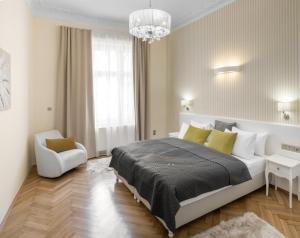 Posteľ alebo postele v izbe v ubytovaní Mordecai 12 Apartments by Adrez