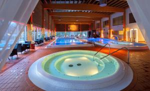 a jacuzzi tub in the middle of a building at Meresuu Spa & Hotel in Narva-Jõesuu