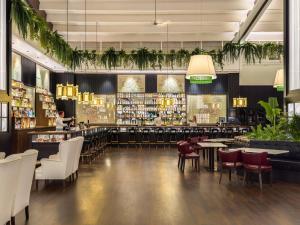 The lounge or bar area at H10 Rubicón Horizons Collection