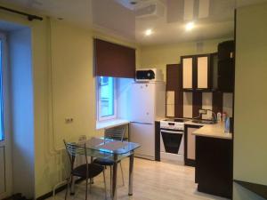 A kitchen or kitchenette at Apartment on Prospekt Mira 22