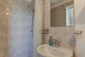 A bathroom at South Norfolk Guest House 