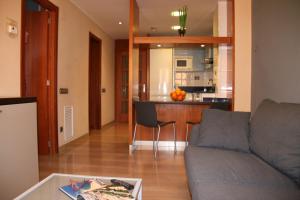 a living room with a couch and a kitchen at Apartaments Independencia in Barcelona