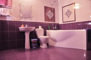 Koupelna v ubytování Hotel Om Shanti + 37 fotografií