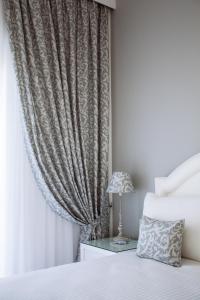 A bed or beds in a room at Villa Kiza Apartments