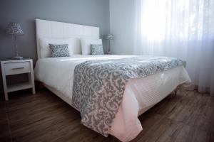 A bed or beds in a room at Villa Kiza Apartments