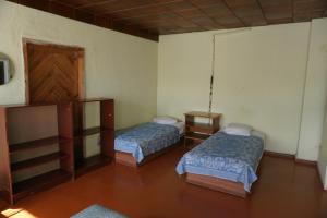 Un pat sau paturi într-o cameră la Pilskalnu hostelis