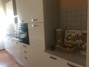 Kuchyň nebo kuchyňský kout v ubytování Casina Dei Marsi