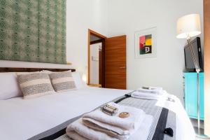 Postel nebo postele na pokoji v ubytování Luxury Rooftop - Space Maison Apartments