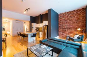 a living room filled with furniture and a fireplace at Les Lofts St-Joseph by Les Lofts Vieux-Québec in Quebec City