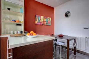Kuchnia lub aneks kuchenny w obiekcie Holiday House Tenorio