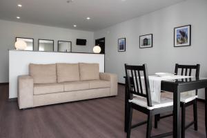 a living room with a couch and a table at Vale de Lourinhã - Casas de Campo in Lourinhã