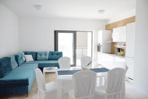 Кухня или мини-кухня в Villa M - Your business & holiday apartment in Sibenik
