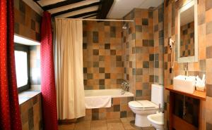 Koupelna v ubytování Hotel Duques de Najera + 27 fotografií