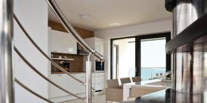 Кухня или мини-кухня в Villa M - Your business & holiday apartment in Sibenik
