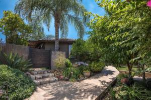 Gallery image of Talia Cabin Guest & Spa in Rosh Pinna