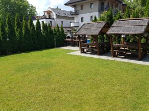 Ogród w obiekcie Black Brothers Wellness Apartments