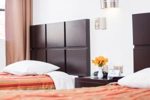 Postel nebo postele na pokoji v ubytování Hostal & Apartments El Triunfo