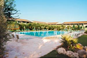 Bazén v ubytování Park Hotel Oasi nebo v jeho okolí