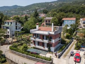 Nespecifikovaný výhled na hory nebo výhled na hory při pohledu z apartmánu