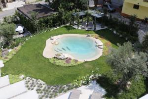 an overhead view of a swimming pool in a garden at B&B Dei Raselli in Guardiagrele