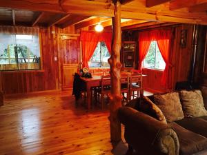 Χώρος καθιστικού στο Cabana en Las Cascadas