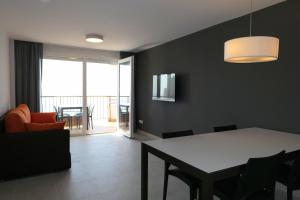 a living room with a table and a dining room at Rentalmar Miami Palace Plus in Miami Platja